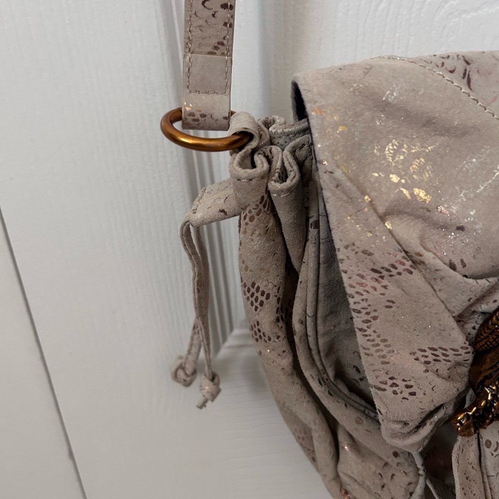 Sharif Beige Crossbody Bag with Gold Details - Picture 4 of 8